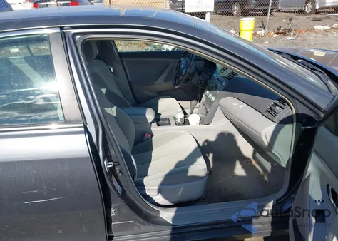 2008 Toyota Camry Le z USA, uszkodzony, nr VIN 4T1BE46K58U775159